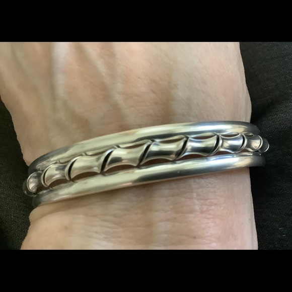 Vintage sterling silver Mexican cuff bracelet - Picture 9 of 12